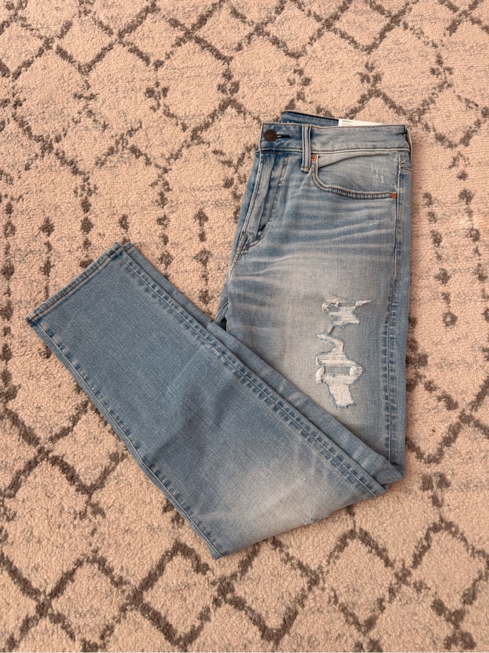 American Eagle Outfitters Light Blue Distressed Skinny Jeans